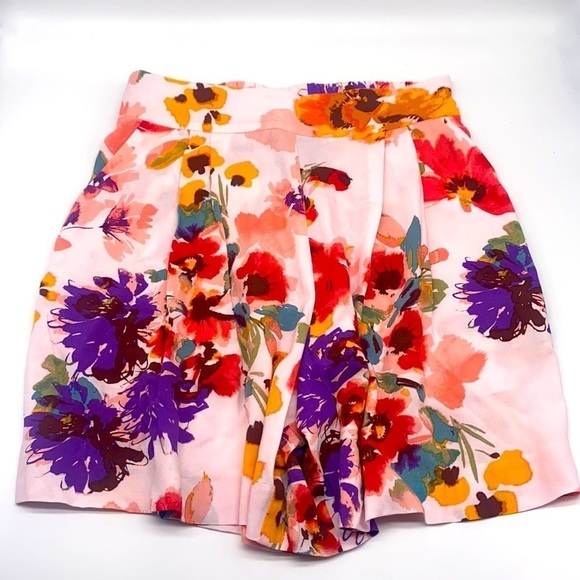H&M Pants - H&M - High Waisted Floral Lightweight Short Size 4